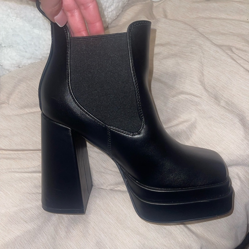 Black Heel Boots Size 5.5 never worn Too big and can’t return